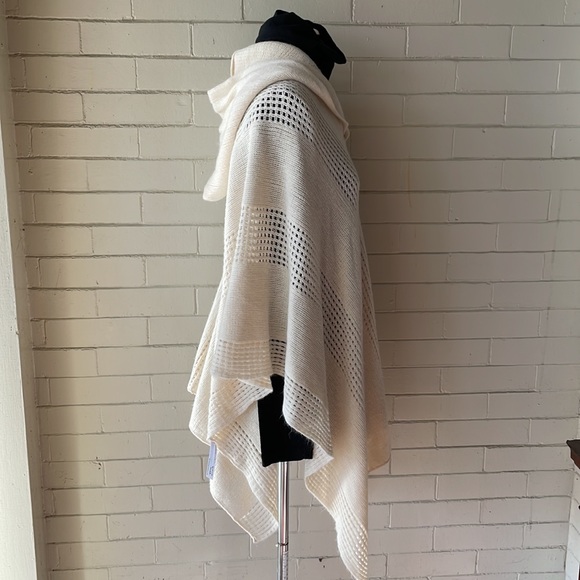 Anthropologie Sleeping on Snow hooded poncho - Picture 4 of 8